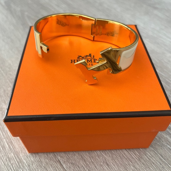 Hermes authentic Gold and Ivory Enamel H Bracelet - Picture 4 of 7
